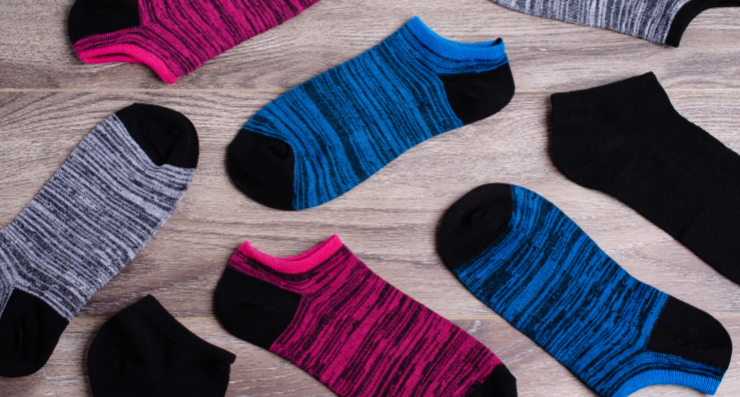 Calzini corti: come valorizzare scarpe e look con stile